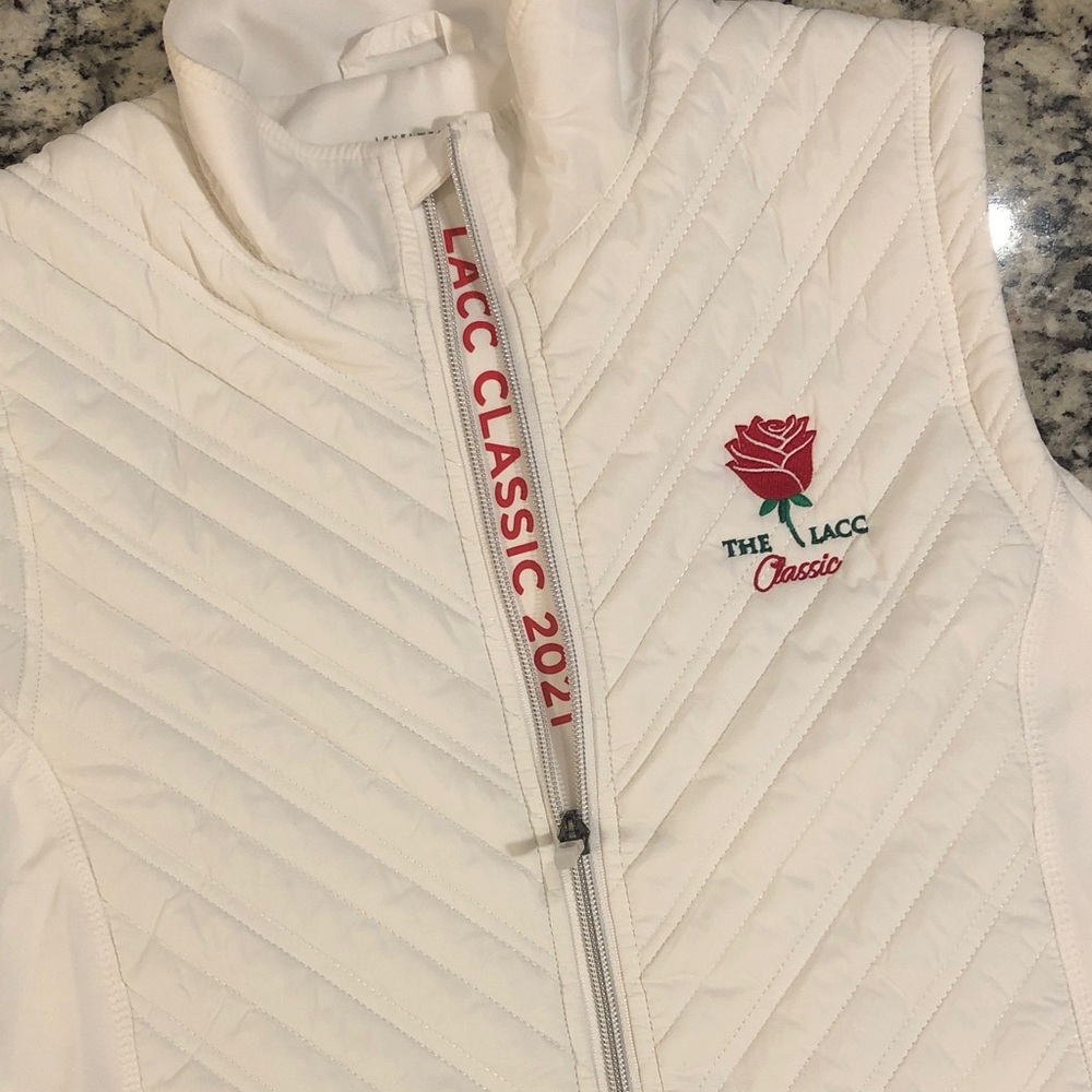 Levelwear Women’s White Quilted Golf Vest – LACC Classic 2021 Embroidered Medium